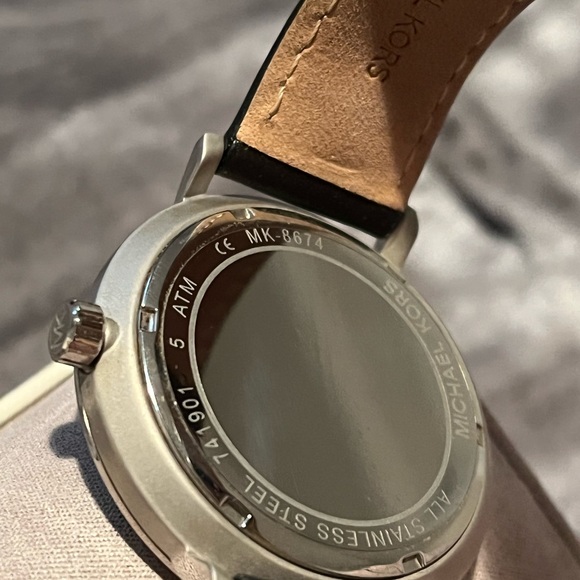 Michael Kors Blake Quartz Silver Dial - Picture 4 of 4